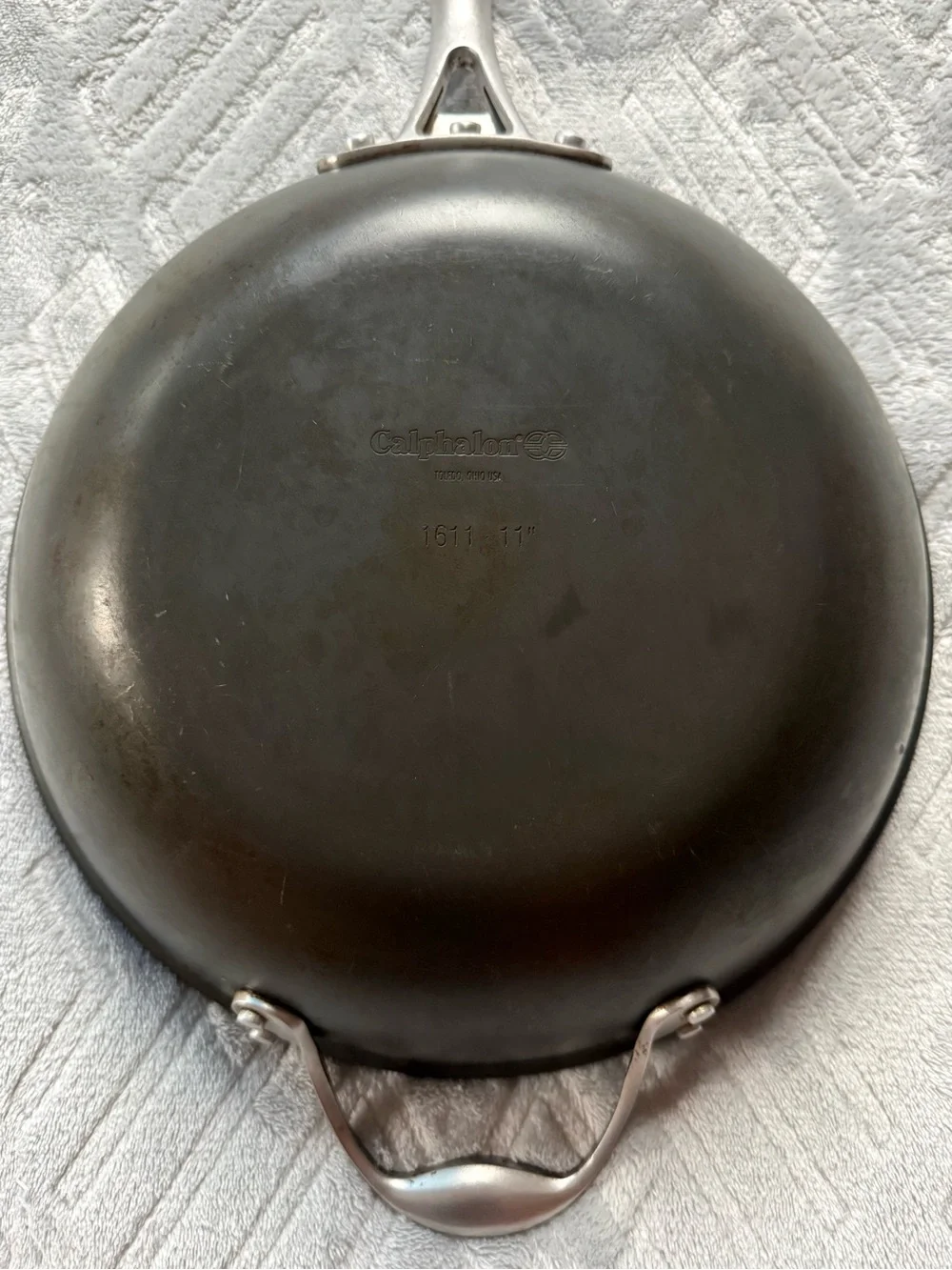 Calphalon 11-inch Sauté Pan Hard-Anodized Aluminum Skillet model 1611